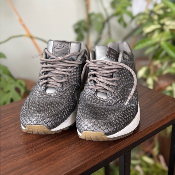 Nike Air Max 1 Reptile Metallic Pewter Silver Shoes - Picture 2 of 7